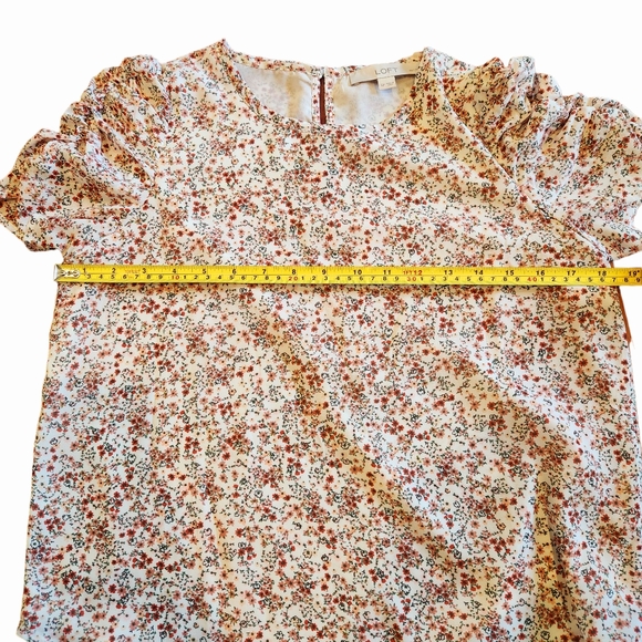 LOFT SHORT SLEEVE FLORAL TOP - SMALLL PETITE - Picture 3 of 7